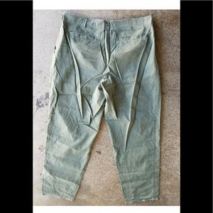 GAP PANTS LOOSE FIT size 32/32